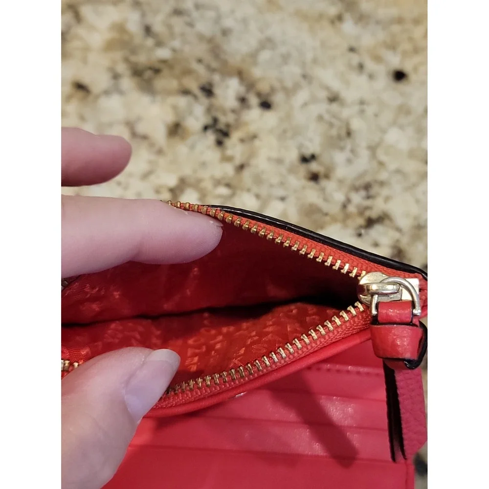 kate spade new york Women's Solid Logo L-Zip Bifold Wallet Red ID Window